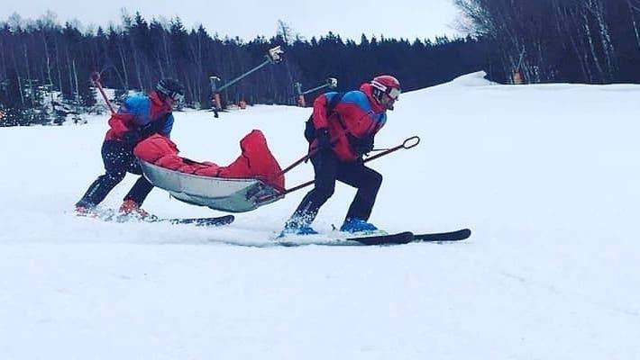 Blíží se zima. Lyžaři, znáte základní pravidla pohybu na sjezdovce?