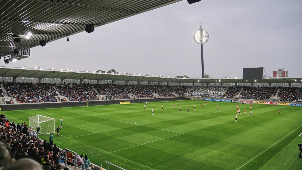 Fotbalový duel Hradce Králové s Bohemians: Policie dohlédne na bezpečnost, MHD bude pro fanoušky zdarma