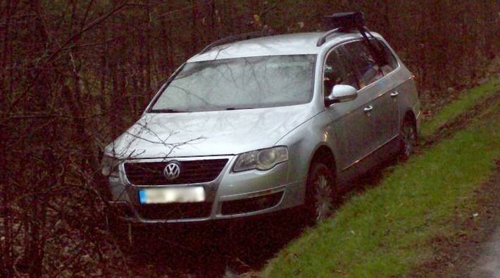 Zaparkoval auto do příkopu