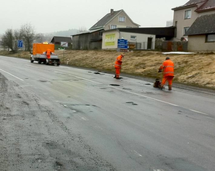 Meteorologové varují před náledím, silničáři upozorňují na nový sníh na horách