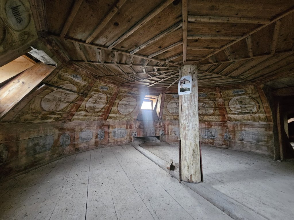 Tajemství opočenské hladomorny: Zámek odhalil utajený kalendář z 18. století. Teď se bojuje o jeho záchranu