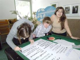 Markéta, Šimon a Petra při práci na projektu