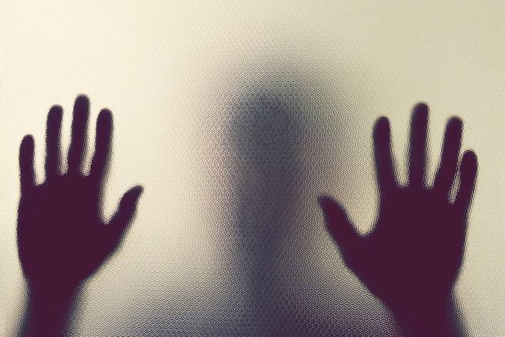 Znásilnění v Kostelci se nestalo, policie uklidňuje veřejnost