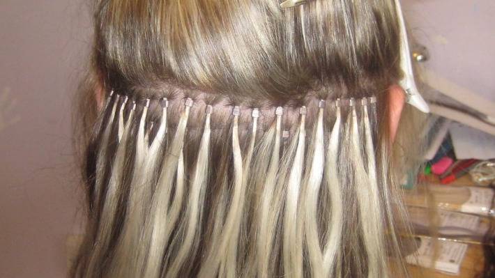 Nechala si u kadeřnice prodloužit vlasy. Odešla však bez placení