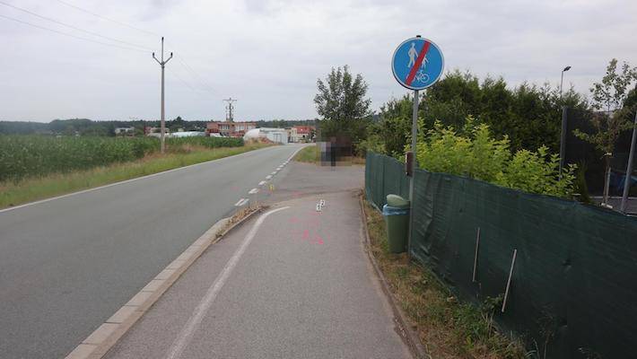 Srazila se elektrokoloběžka s elektrokolem. Střet skončil těžkým zraněním