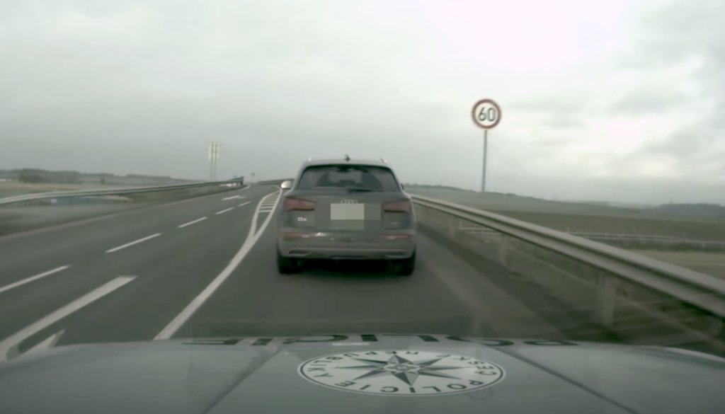 Policie dopadla řidiče kradeného Audi Q5 na D11