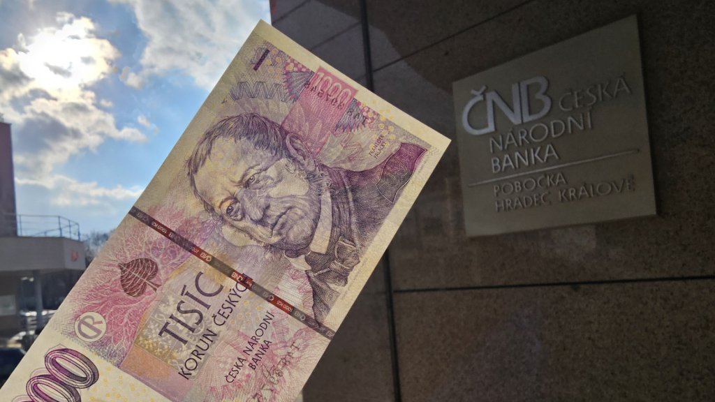 Falešný policista a bankéř úřadovali na Jičínsku a Náchodsku. Důvěřivé lidi obrali o 1,6 milionu