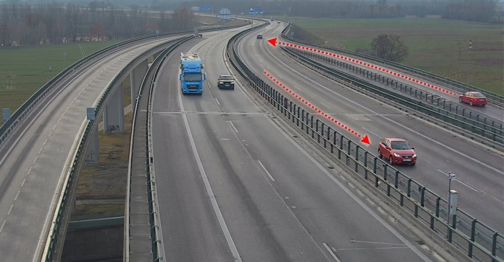 Dálniční ruská ruleta: Sedmasedmdesátiletý senior se řítil po D35 v protisměru