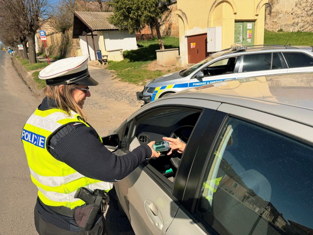Policie v Královéhradeckém kraji zkontrolovala o Velikonocích 1.257 aut. Každý čtvrtý řidič odjel s pokutou