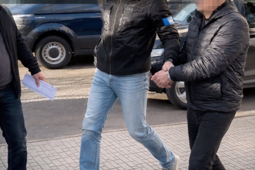 Policisté z cizinecké policie odhalili během dvou týdnů pět podvodů s humanitárními dávkami. Celková škoda přesáhla 660 tisíc korun