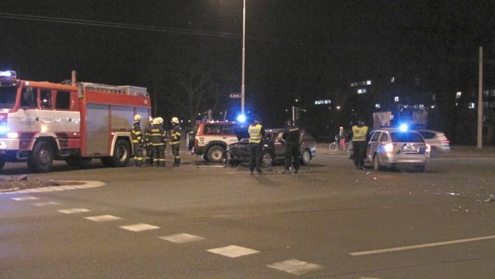Při ranní nehodě dvou osobních vozidel nebyl nikdo zraněn