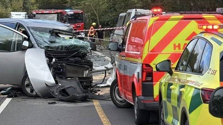 Záchranáři v akci: Srážka dodávky a autobusu u Cerekvice, traumaplán vyhlášen, ošetřeno 9 lidí
