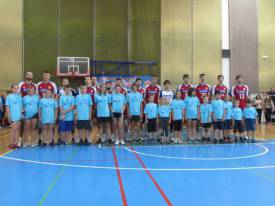 reprezentanti ČR s mladými volejbalisty