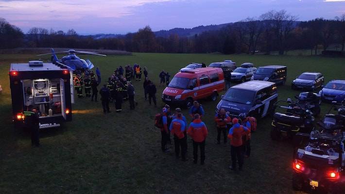 Na vycházce se ztratilo dva a půl leté dítě. Do pátrání se zapojila stovka lidí i vrtulník