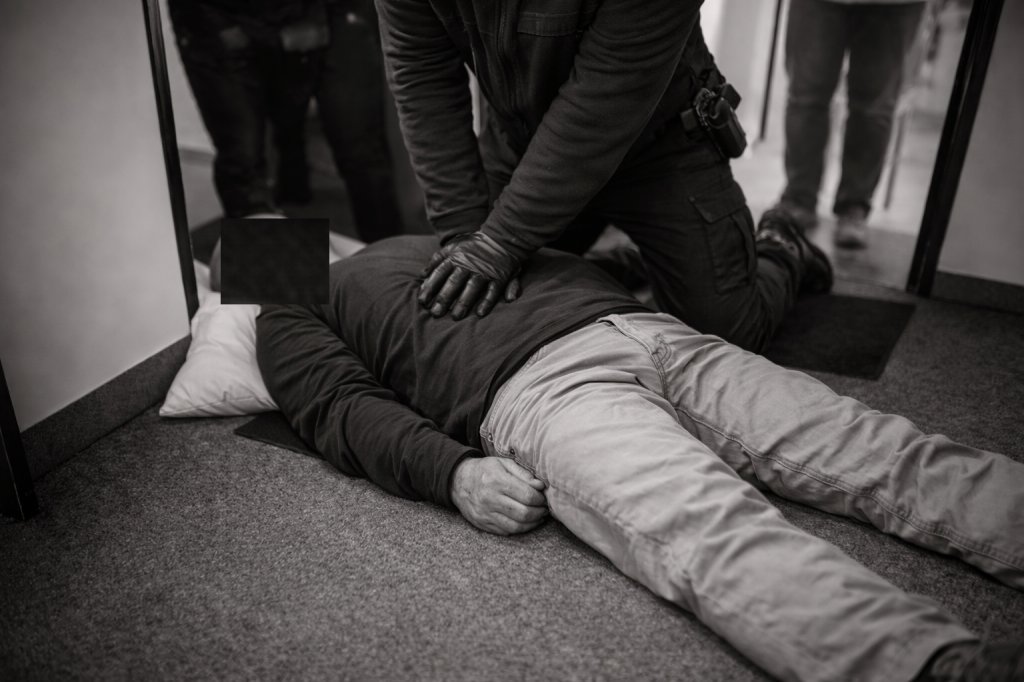 Strážníci v Hradci Králové zachránili lidský život. Jako First Respondeři resuscitovali seniora