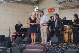 Všechny přivítala na podiu starostka města J. Galbičková společně s Královéhradeckým radním J. Dvořákem